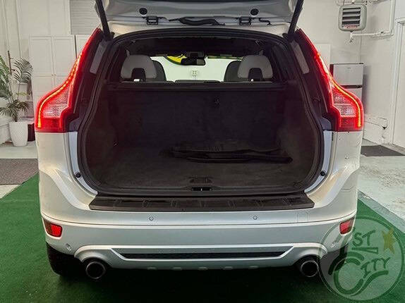 2013 Volvo XC60 T6 R-Design Platinum