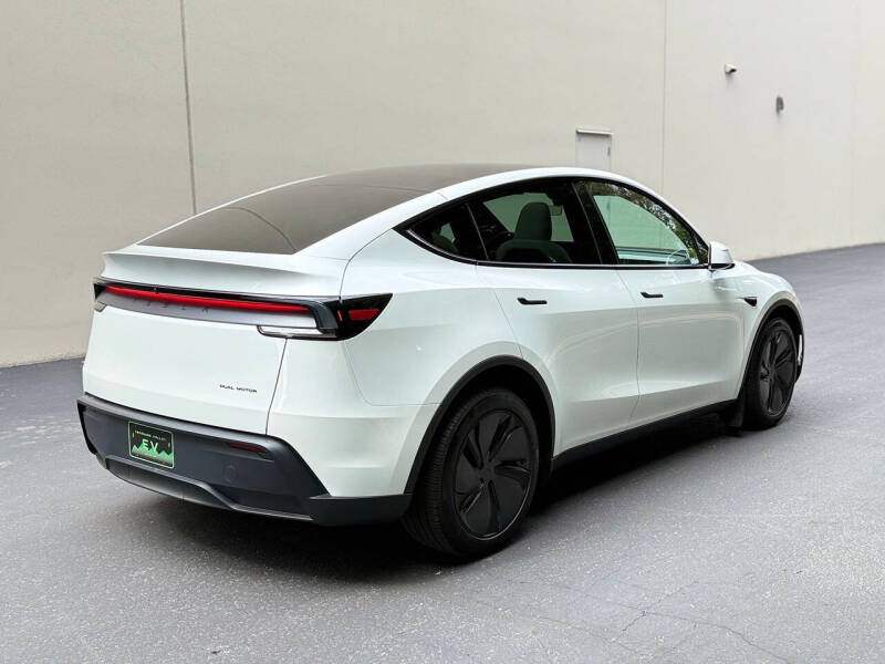 2026 Tesla Model Y Premium