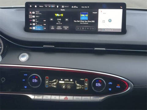 2023 Genesis GV70 2.5T Standard