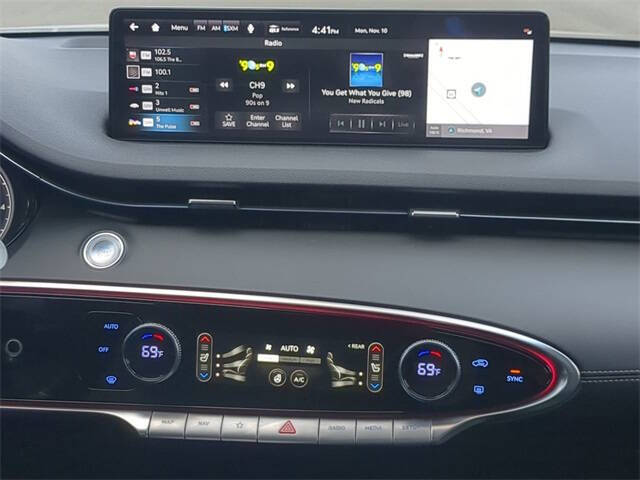 2023 Genesis GV70 2.5T Standard