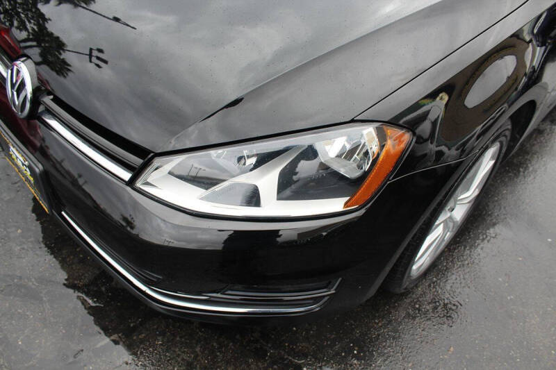 2017 Volkswagen Golf SportWagen