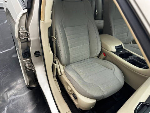 2017 Ford Taurus SE