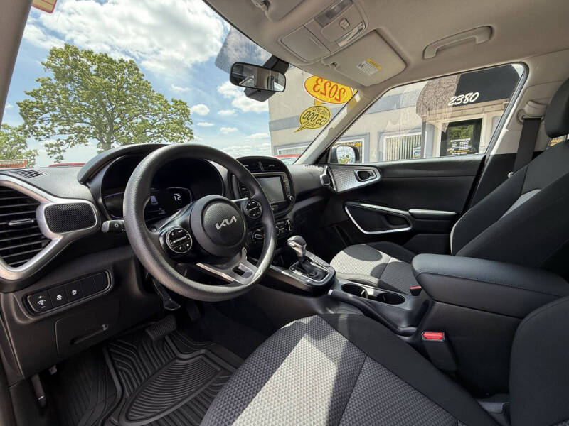 2023 Kia Soul LX - Photo 10