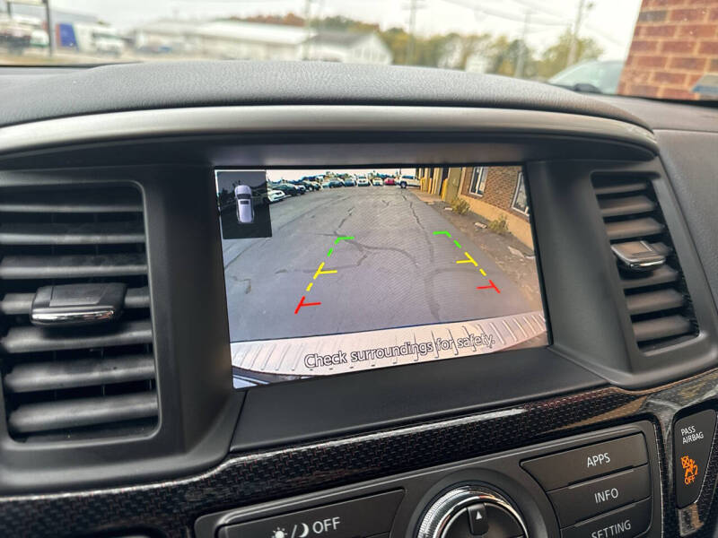 2020 Nissan Pathfinder SV