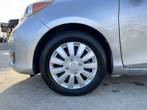 2012 Toyota Yaris 3-Door LE