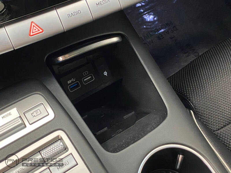 2023 Genesis GV70 2.5T Standard