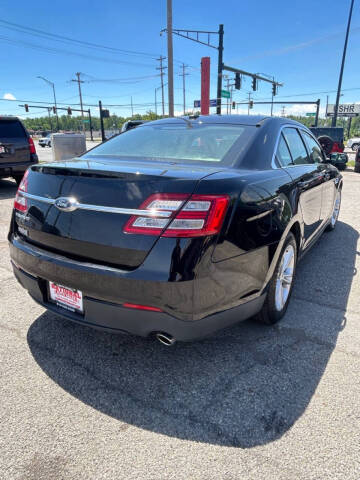 2017 Ford Taurus SE