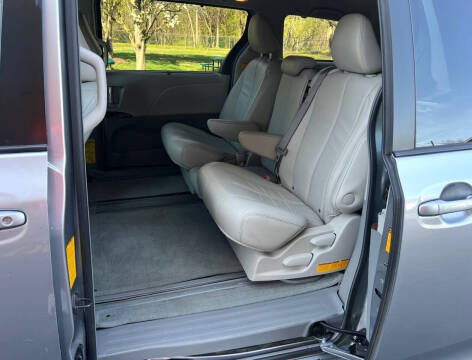 2013 Toyota Sienna XLE 8-Passenger