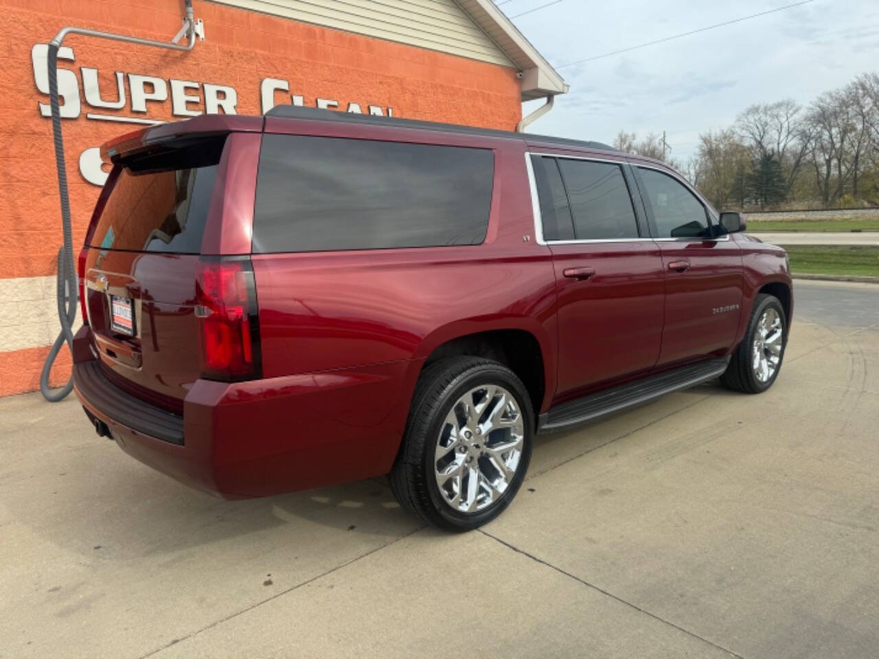 2016 Chevrolet Suburban for sale at Illinois Auto Wholesalers in Tolono, IL