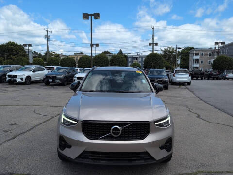 2023 Volvo XC40 B5 Plus Dark Theme