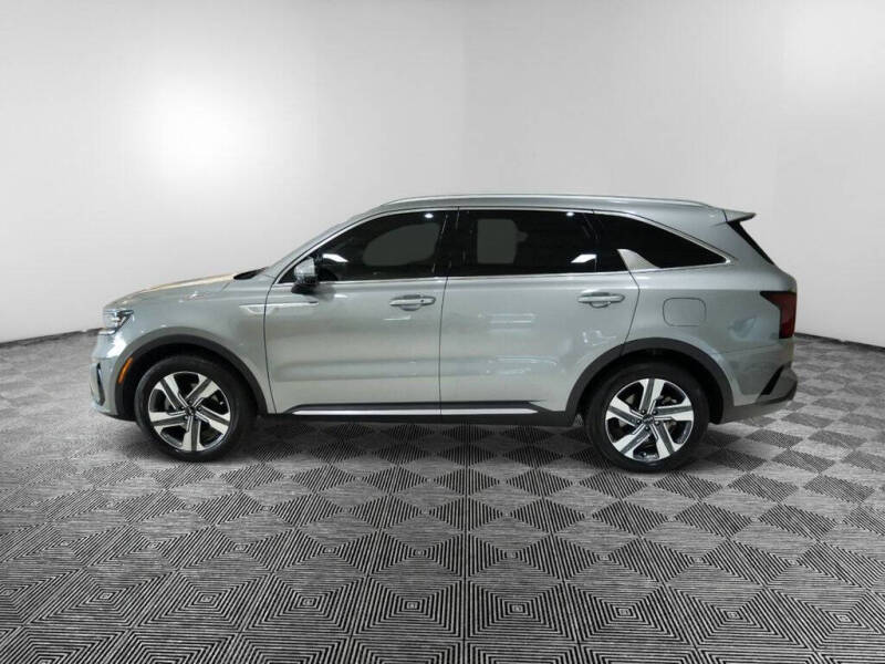 Used 2023 Kia Sorento SX Prestige Hybrid with VIN KNDRKDLG0P5145313 for sale in North Olmsted, OH