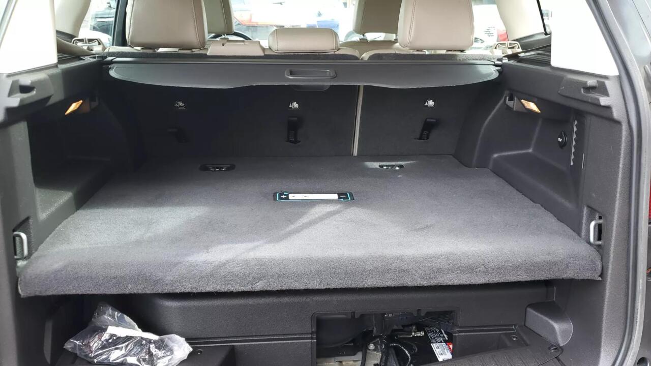 2016 Ford C-MAX Energi SEL 4dr Wagon 9