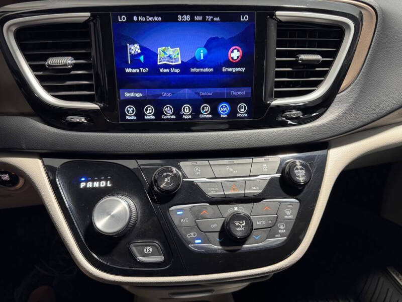 2017 Chrysler Pacifica Touring-L