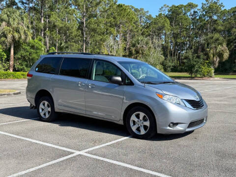 2011 Toyota Sienna LE 7-Passenger Auto Access Seat