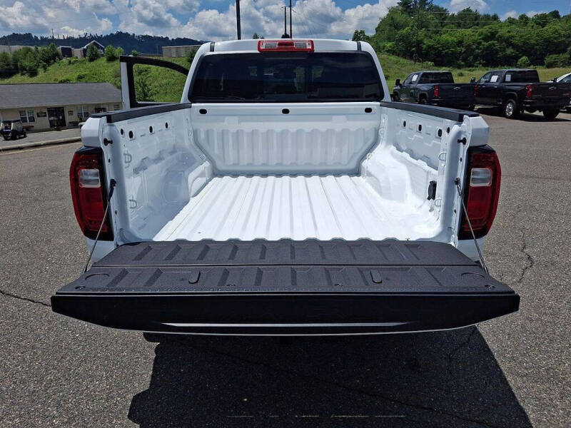 2024 GMC Canyon AT4