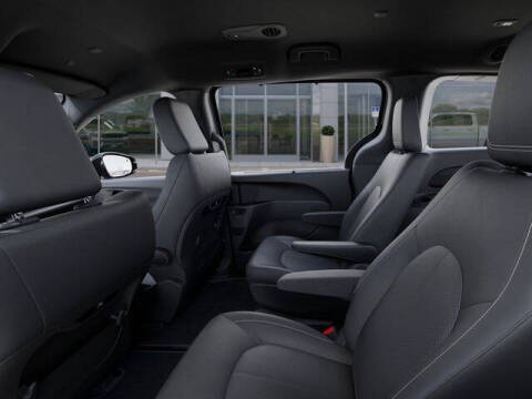 2025 Chrysler Voyager LX