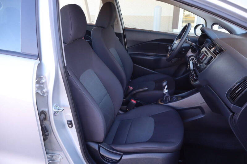 2012 Kia Rio 5-Door LX