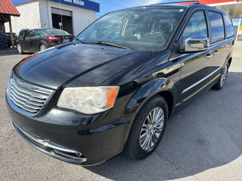 2014 Chrysler Town and Country for sale at HarrogateAuto.com - tazewell auto.com in Tazewell TN