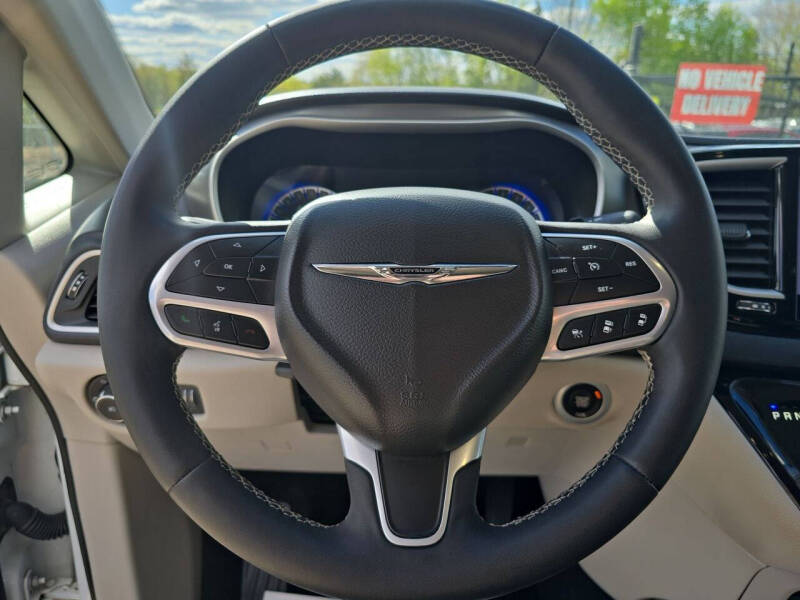 2023 Chrysler Pacifica Touring L