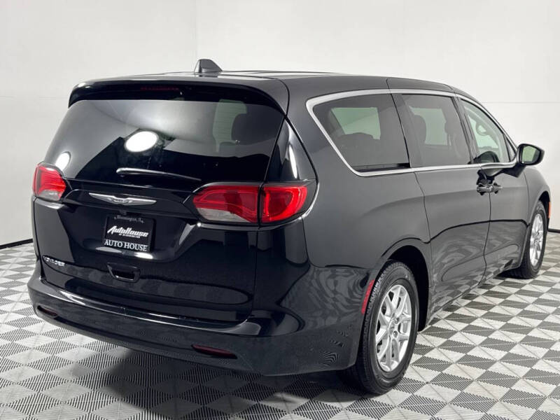 2022 Chrysler Voyager LX