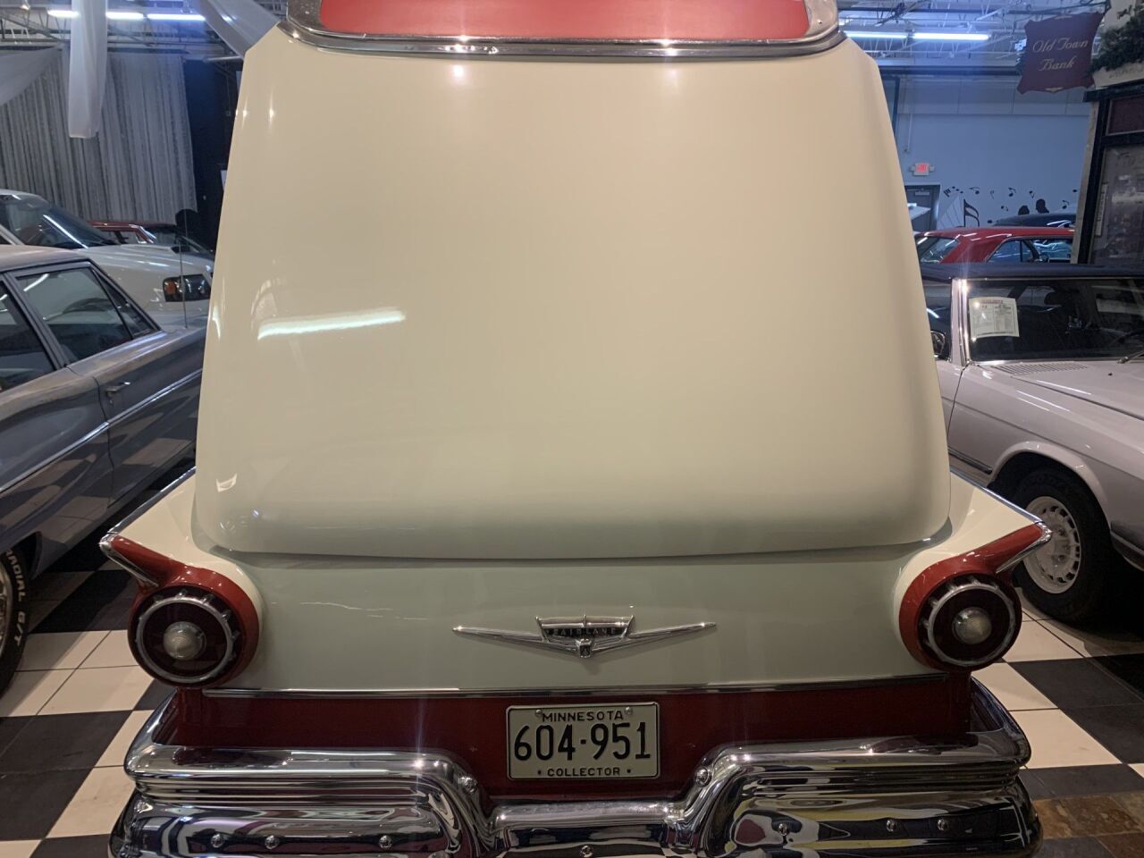 1957 Ford Skyliner 8