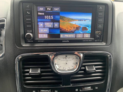 2016 Chrysler Town and Country Touring