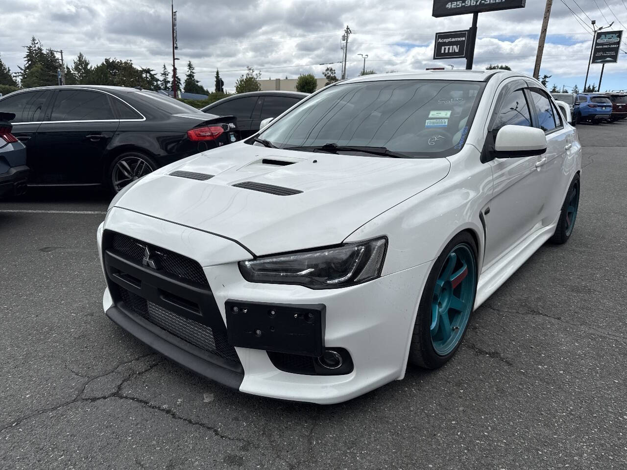 Wicked White Metallic 2014 Mitsubishi Lancer Evolution Sedan All-Wheel Drive 5-Speed Manual