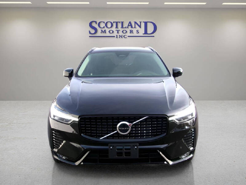 2025 Volvo XC60 B5 Core Dark Theme