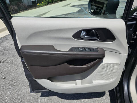 2017 Chrysler Pacifica Touring-L Plus