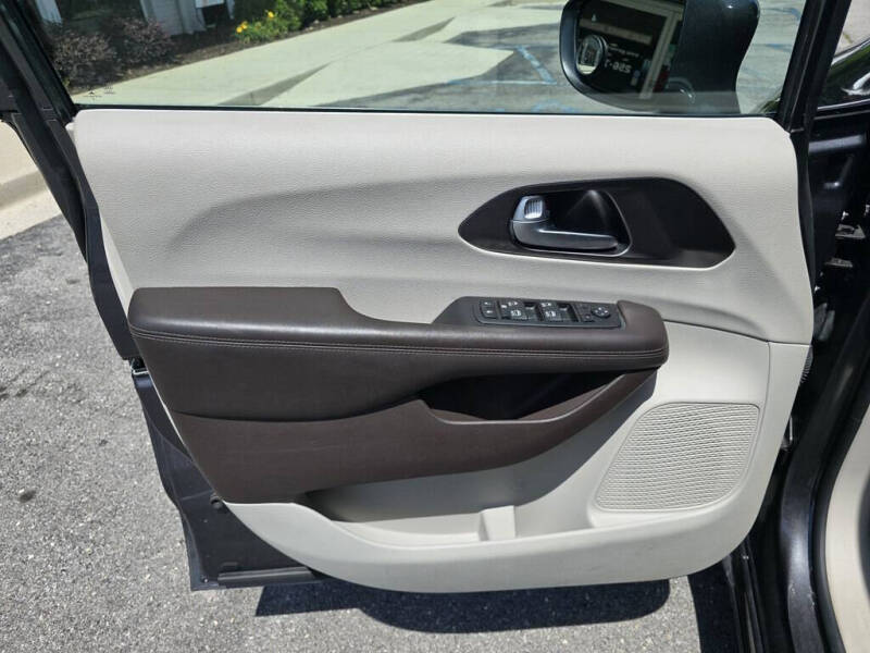 2017 Chrysler Pacifica Touring-L Plus