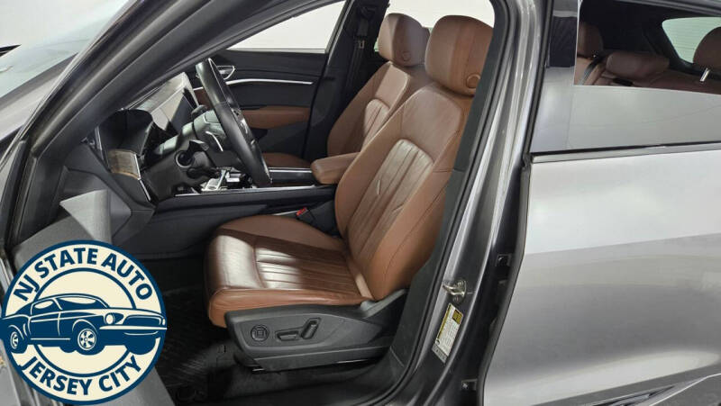 2021 Audi e-tron quattro Premium