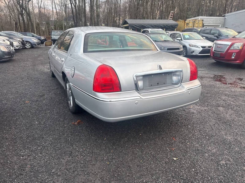 2005 Lincoln Town Car Signature Limited