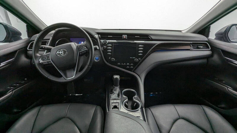 2020 Toyota Camry Hybrid XLE