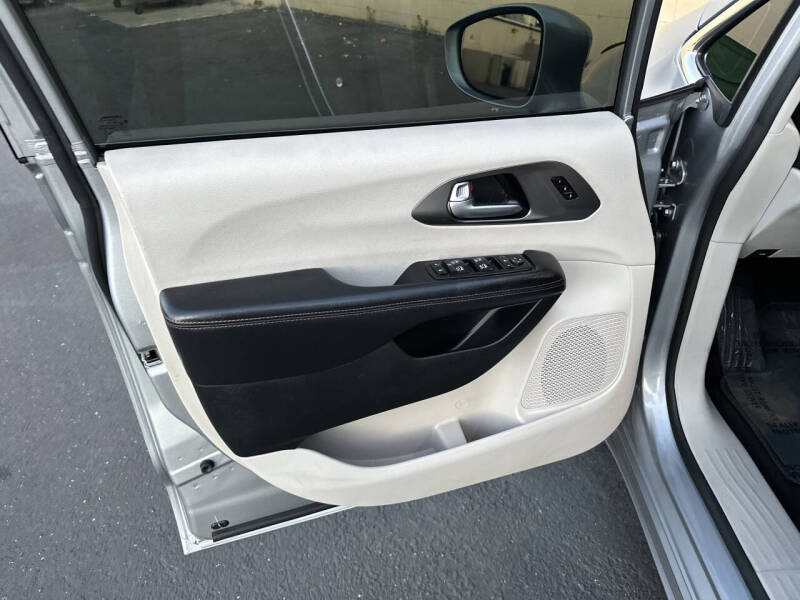 2020 Chrysler Pacifica Touring L