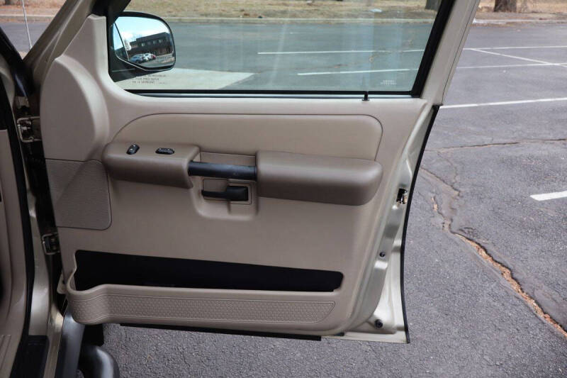 2003 Ford Explorer Sport Trac XLS