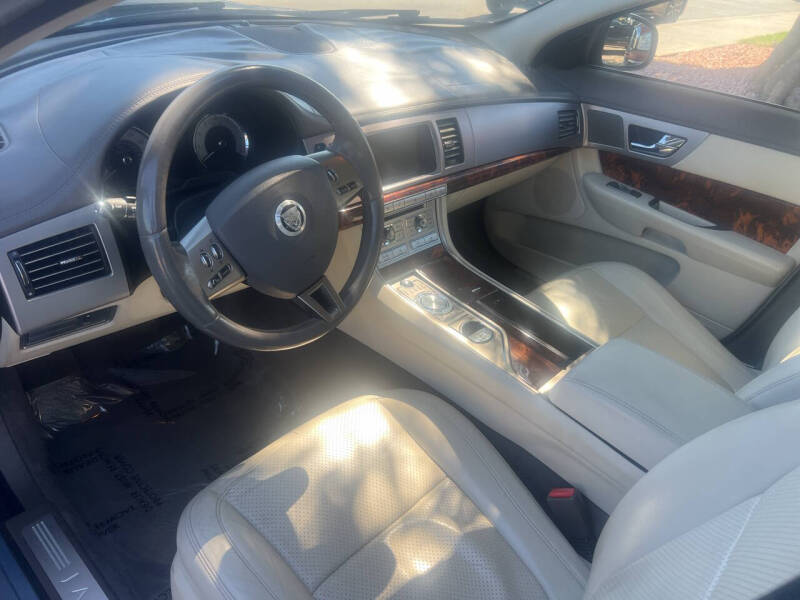 2009 Jaguar XF Premium Luxury