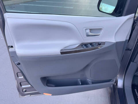 2020 Toyota Sienna XLE 8-Passenger