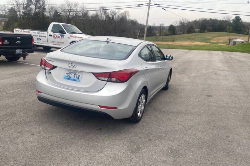 2016 Hyundai Elantra SE