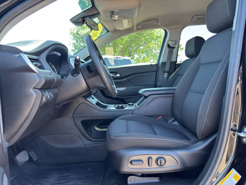 2023 GMC Acadia SLE