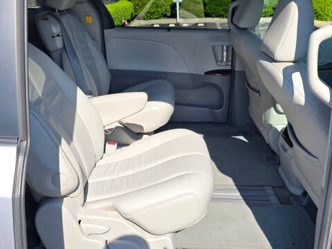 2012 Toyota Sienna
