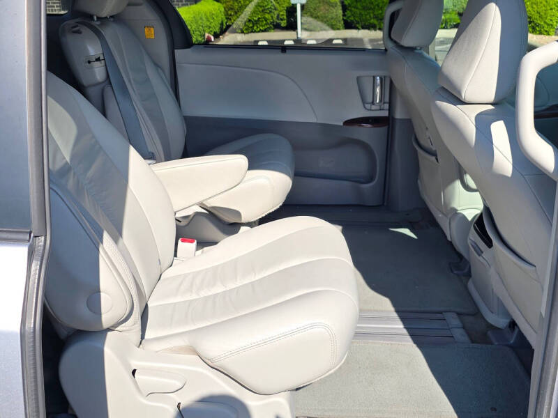 2012 Toyota Sienna