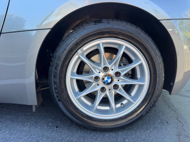 2005 BMW Z4 2.5i