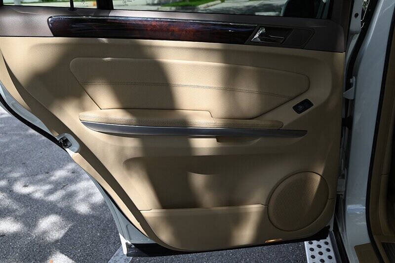 2009 Mercedes-Benz GL-Class 32