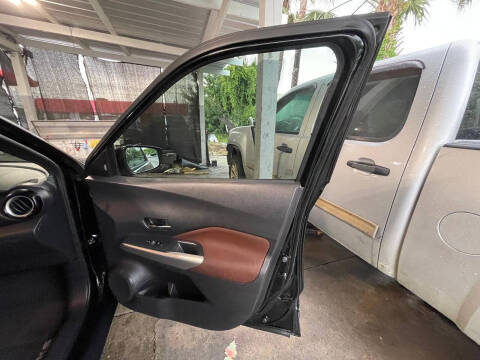 2019 Nissan Kicks SR