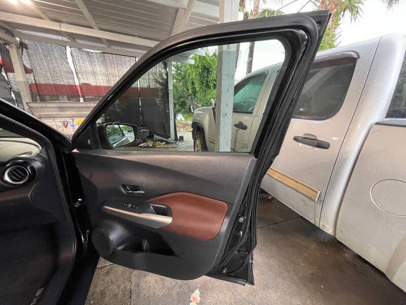 2019 Nissan Kicks SR