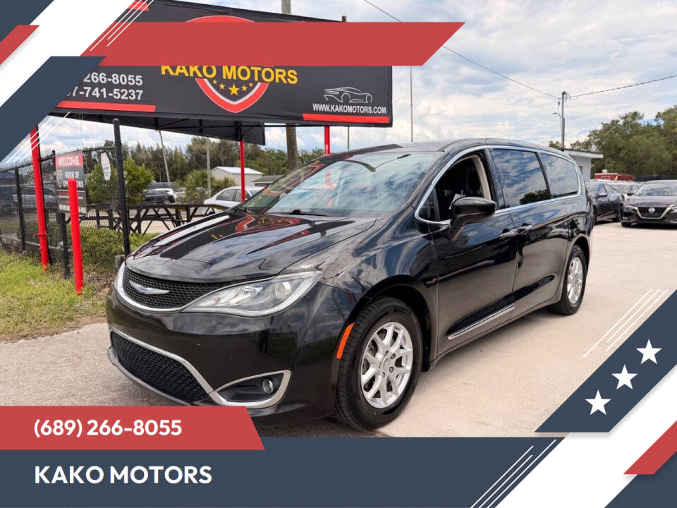 2020 Chrysler Pacifica Touring's photo