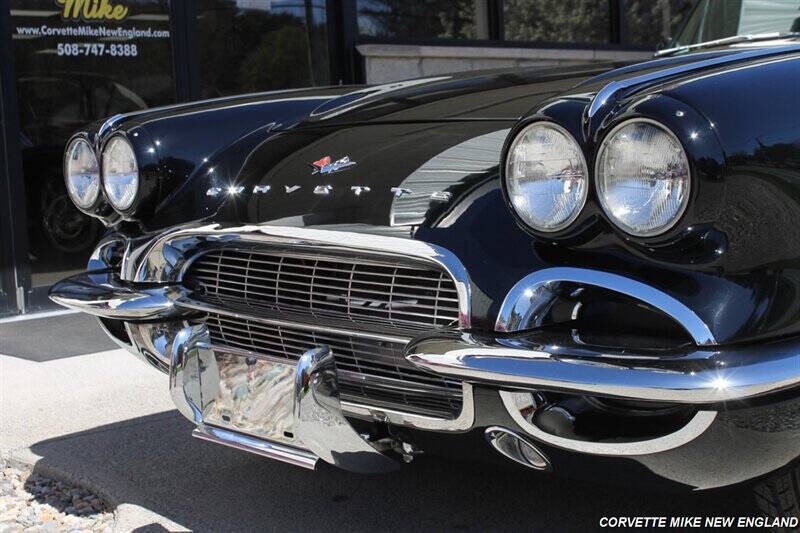 1961 Chevrolet Corvette 11