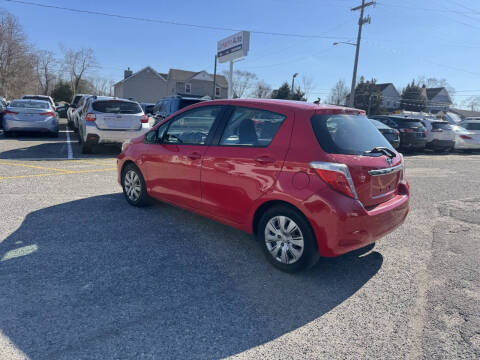 2014 Toyota Yaris 5-Door LE