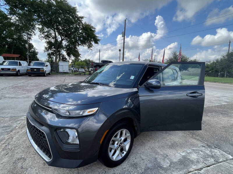 2022 Kia Soul LX's photo