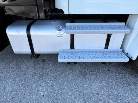 2017 Freightliner M2 106